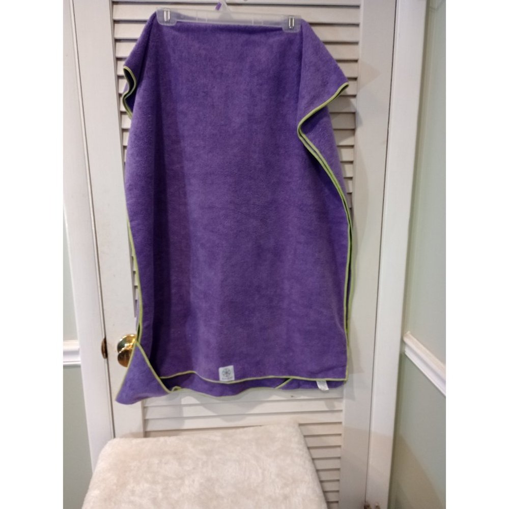 Gaiam Yoga Mat Towel - Non Slip Moisture Wicking Sweat Absorben - Picture 3 of 3